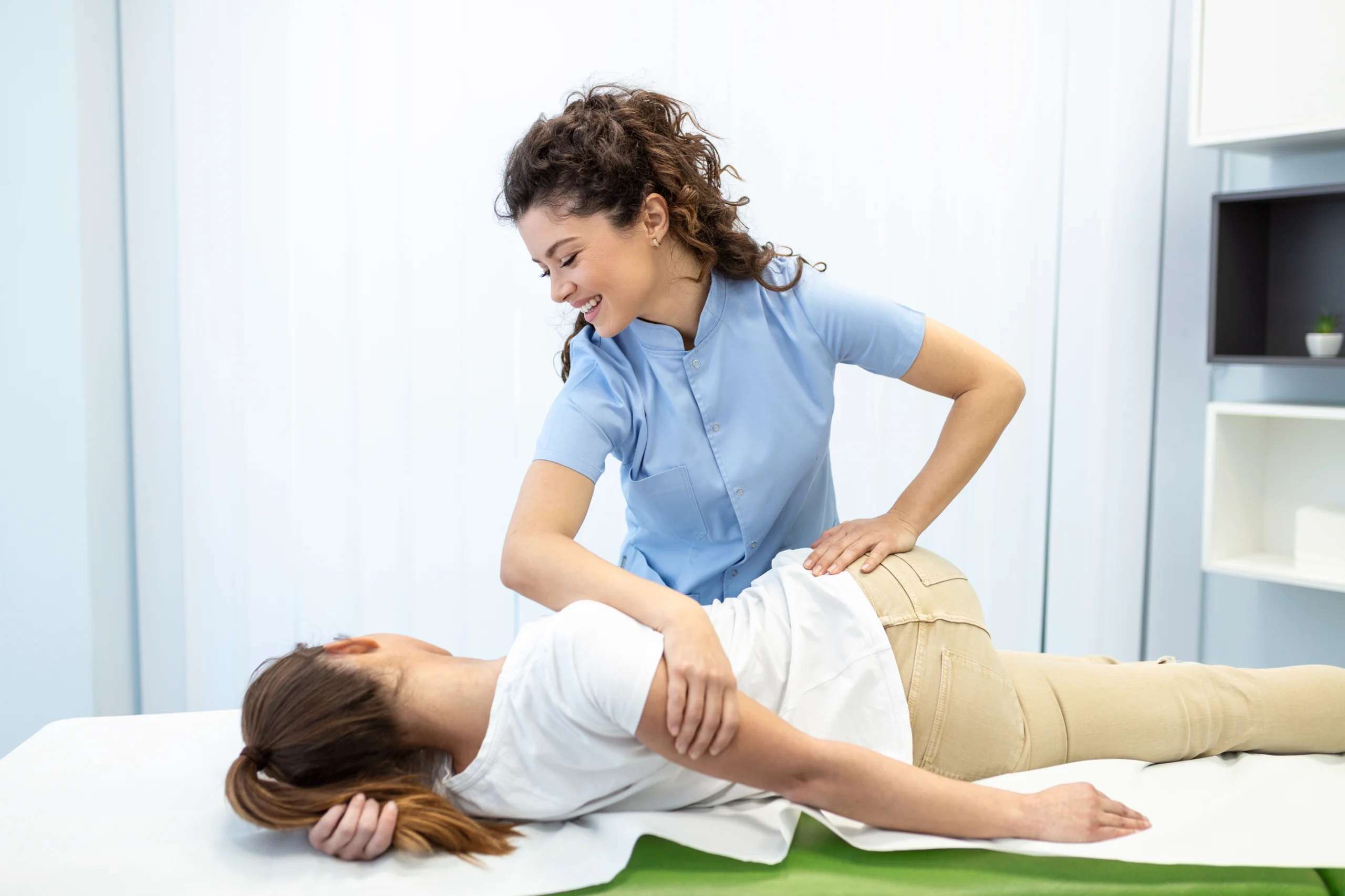 Back pain treatment by chiropractor